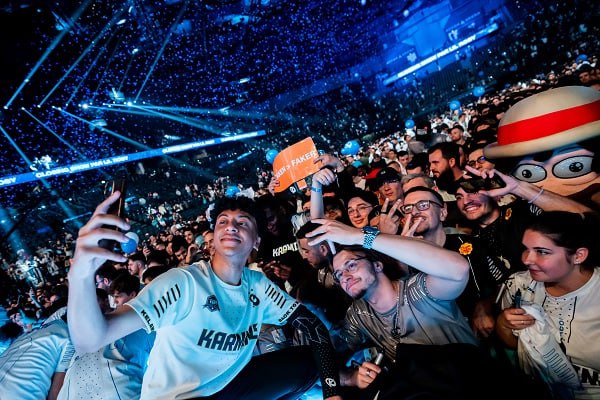 Что же, продолжим наше киберспортивное путешествие по Франции?